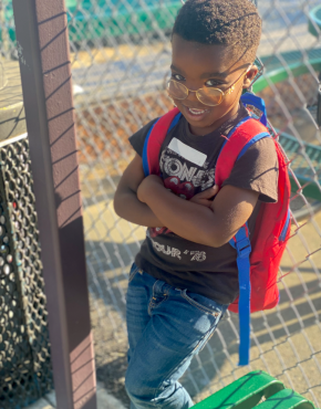 KIDSTOP kids with backpack on