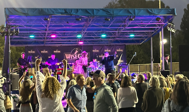 Event Crowd Slide Show Image (790 x 470 px) (1)