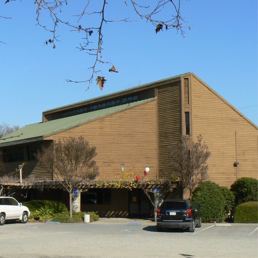 Picture of outside of Winslow Center